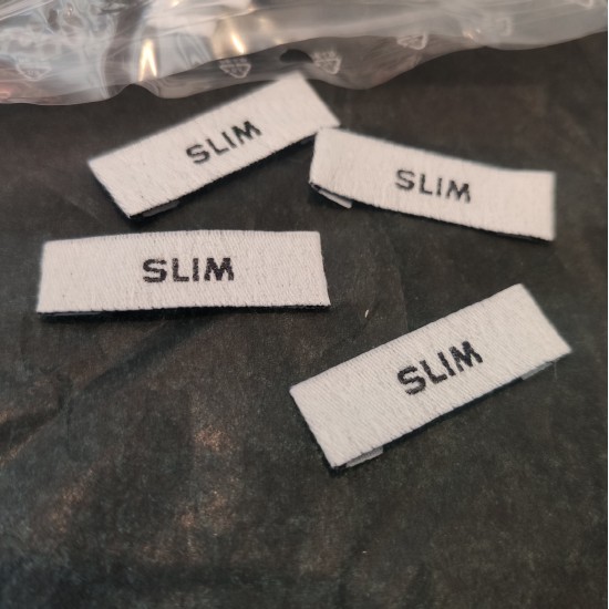 Etiquetas Slim bordadas